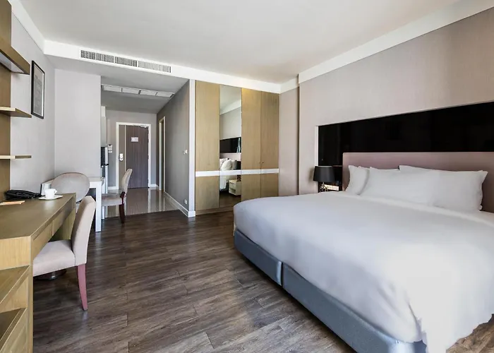 Metropolis Bangkok, Tapestry Collection By Hilton Hotel