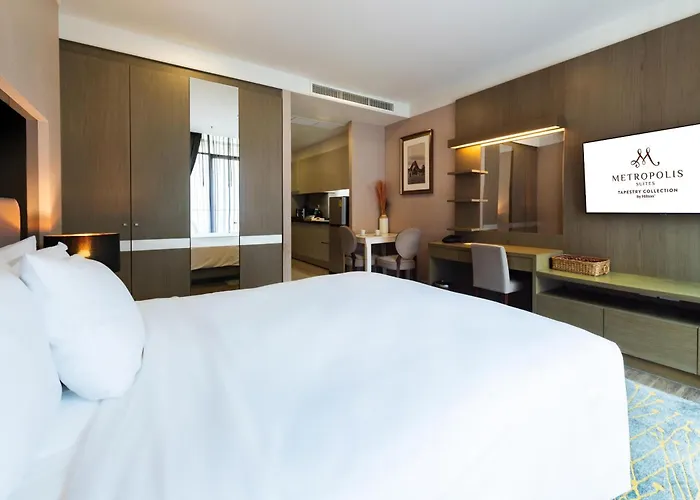 Metropolis Bangkok, Tapestry Collection By Hilton Hotel